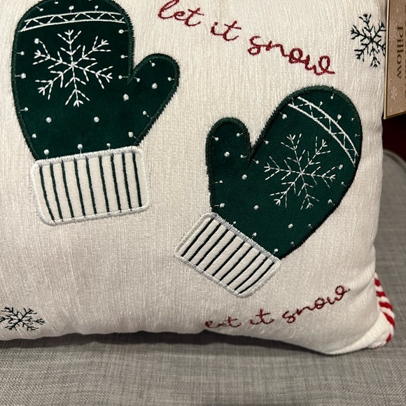 Let it snow Christmas pillow - Picture 2 of 3